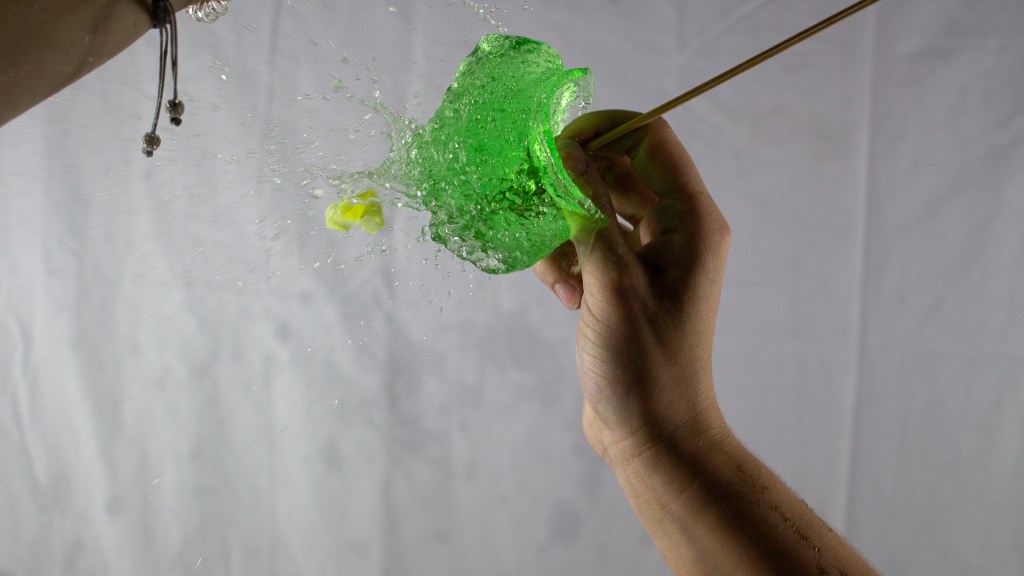 This image has an empty alt attribute; its file name is 00001.jpg